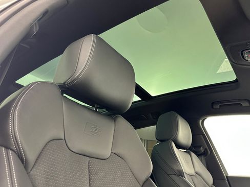 Used 2022 Audi SQ5 Premium w/ Convenience Package image 16