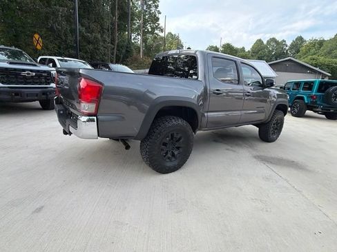 Used 2017 Toyota Tacoma TRD Off-Road w/ Tow Package (A/T) AWD/4WD image 8