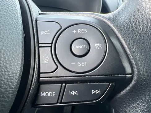 Used 2025 Toyota RAV4 XLE FWD image 23
