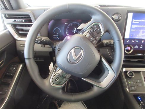 Used 2026 Lexus GX 550 w/ Cold Area Package AWD/4WD image 35