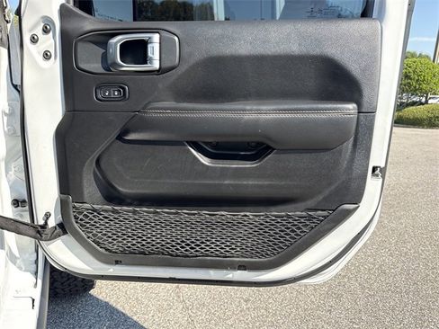 Used 2022 Jeep Wrangler Unlimited Rubicon w/ Trailer Tow Package image 29