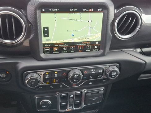 Used 2021 Jeep Wrangler Unlimited Sahara AWD/4WD image 15