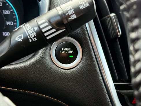 Used 2019 Chevrolet Traverse LT image 21