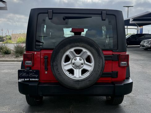Used 2016 Jeep Wrangler Unlimited Sport w/ Connectivity Group AWD/4WD image 6