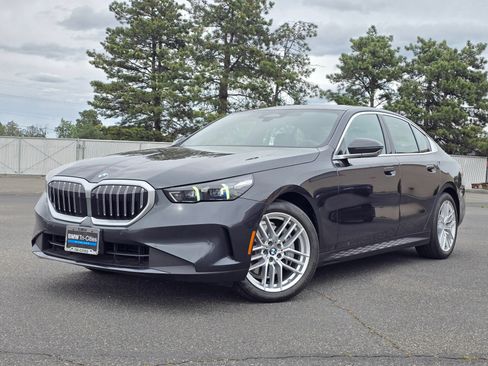 Certified 2025 BMW 540i xDrive w/ Premium Package AWD/4WD image 34