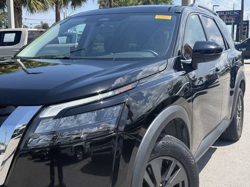 Used 2024 Nissan Pathfinder SV FWD image 5