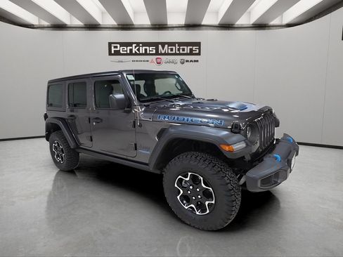 Used 2022 Jeep Wrangler Unlimited Rubicon 4xe w/ Dual Top Group AWD/4WD image 8