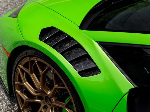 Used 2018 Lamborghini Huracan Performante AWD/4WD image 24