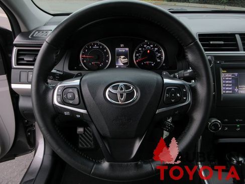Used 2016 Toyota Camry SE image 11