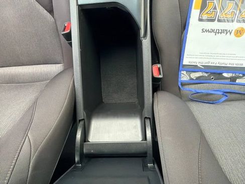 Used 2018 Toyota Camry LE FWD image 12