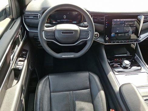 Certified 2022 Jeep Wagoneer Series I AWD/4WD image 11