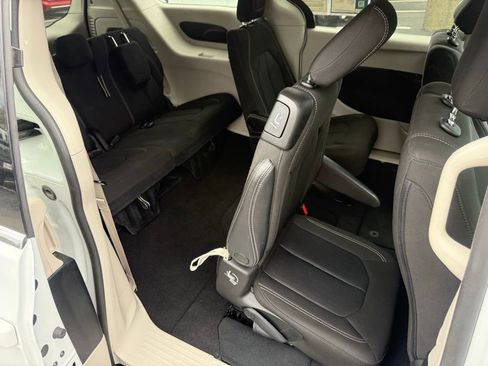 Certified 2023 Chrysler Voyager LX FWD image 44