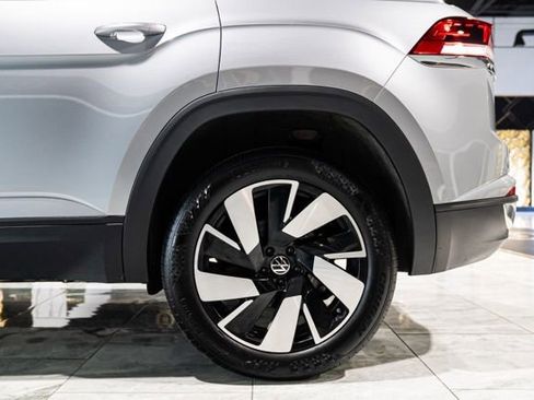 Used 2025 Volkswagen Atlas Cross Sport SE image 33