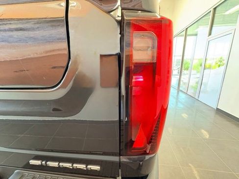Used 2024 GMC Sierra 2500 Denali w/ Denali Reserve Package AWD/4WD image 10