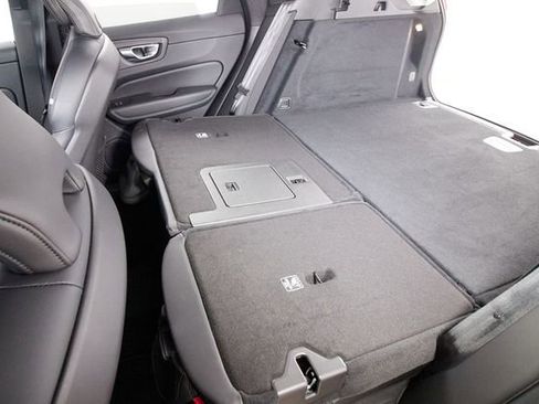 Certified 2025 Volvo XC60 B5 Core AWD/4WD image 27