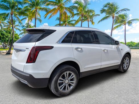 Used 2022 Cadillac XT5 Premium Luxury w/ Technology Package FWD image 3