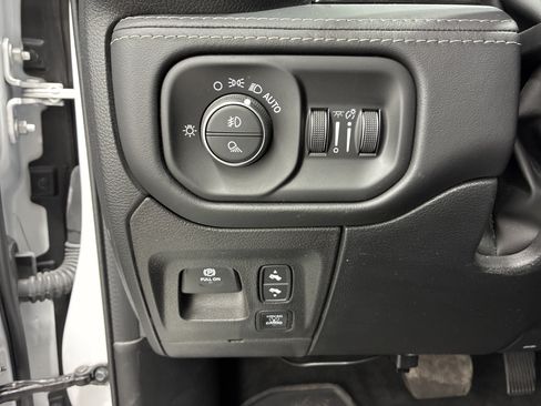 Used 2022 RAM 1500 Limited AWD/4WD image 19