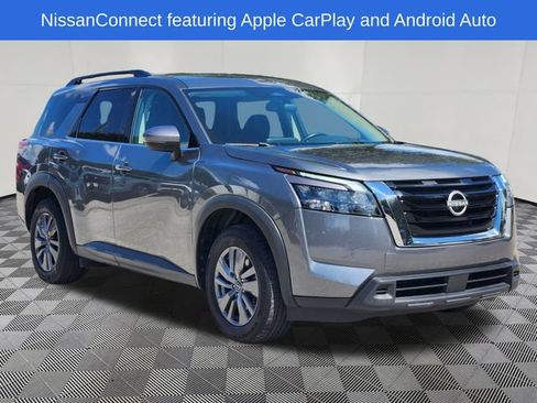 Used 2025 Nissan Pathfinder SV FWD image 3