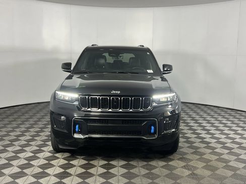 Used 2022 Jeep Grand Cherokee Overland w/ Advanced Protech Group III image 11