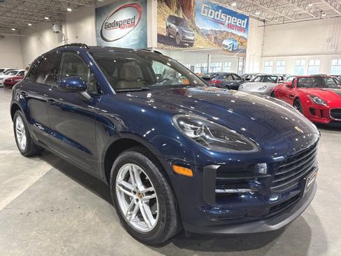 Used 2021 Porsche Macan w/ Premium Package image 21