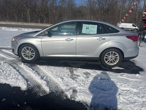 Used 2016 Ford Focus SE image 7