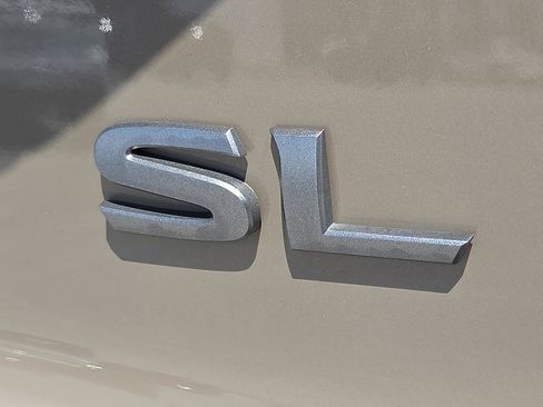 Used 2025 Nissan Rogue SL w/ Tech Package FWD image 8