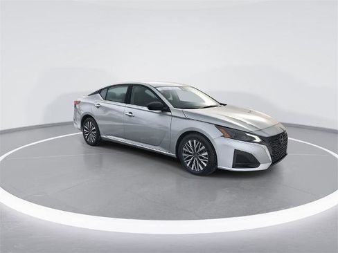 Certified 2024 Nissan Altima 2.5 SV image 2