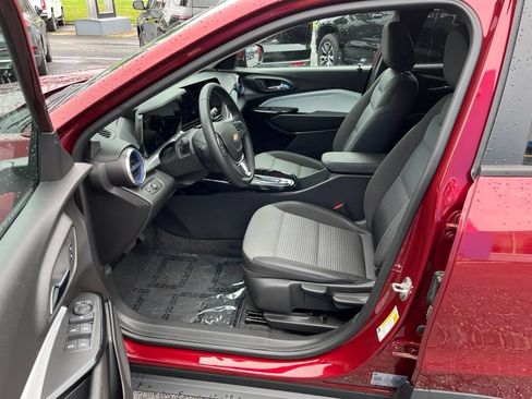 Used 2024 Chevrolet Trax LT w/ Driver Confidence Package FWD image 43