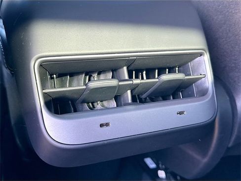 Used 2024 Tesla Model Y Long Range image 25