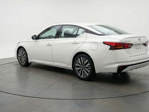 Used 2025 Nissan Altima 2.5 SV image 6