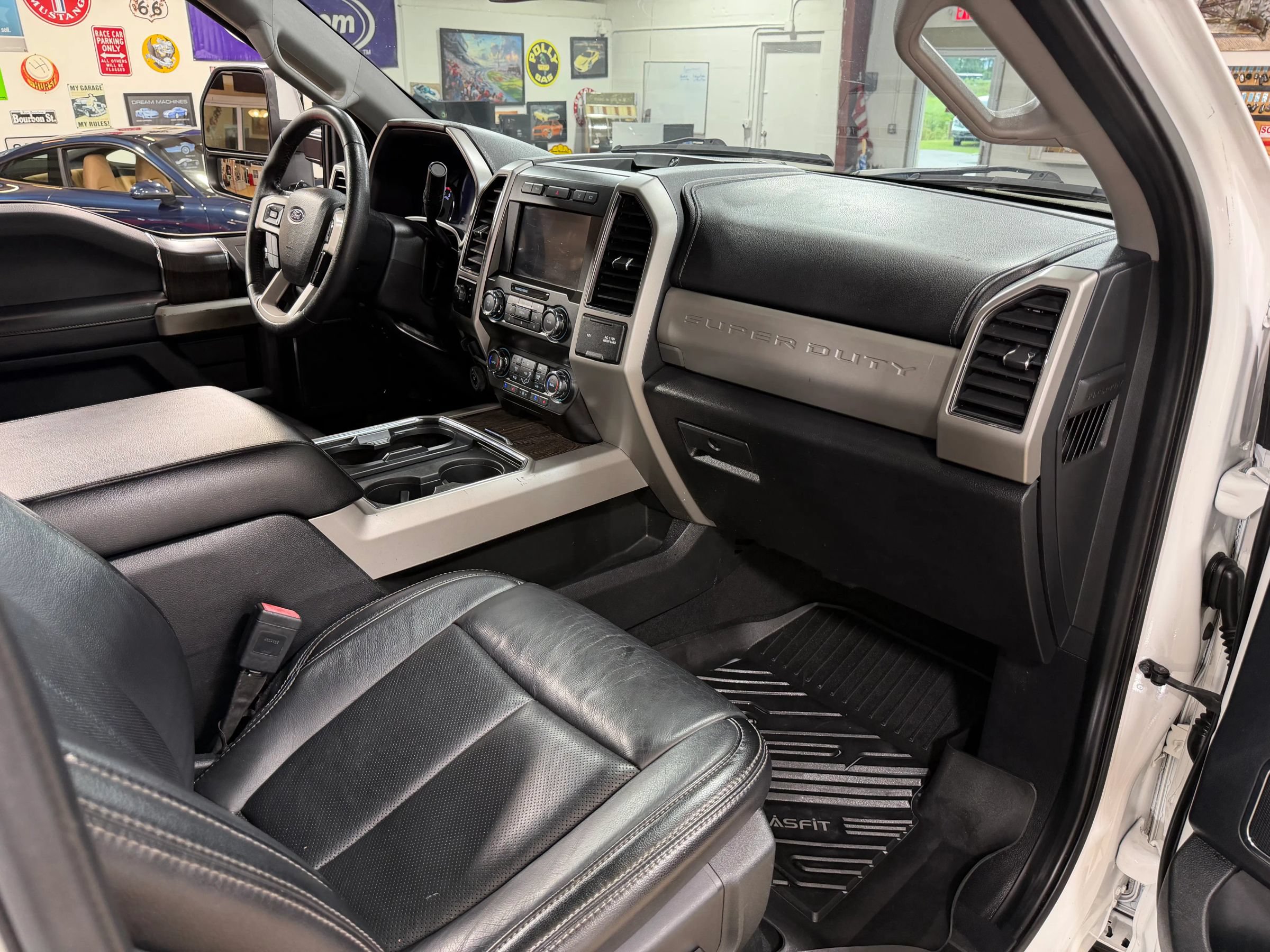 Used 2020 Ford F350 Lariat w/ Lariat Ultimate Package AWD/4WD image 20