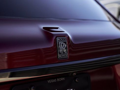 Used 2022 Rolls-Royce Cullinan Black Badge image 11