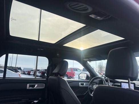 Used 2023 Ford Explorer ST-Line w/ Class IV Trailer Tow Package image 18