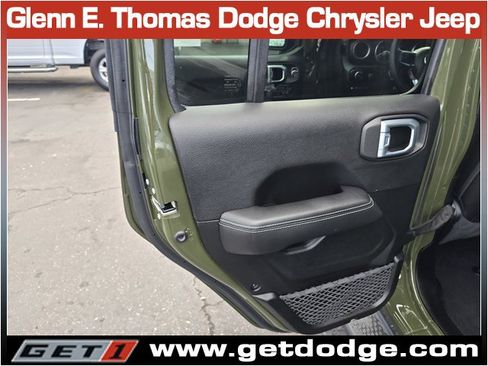 Used 2023 Jeep Wrangler Sahara image 28