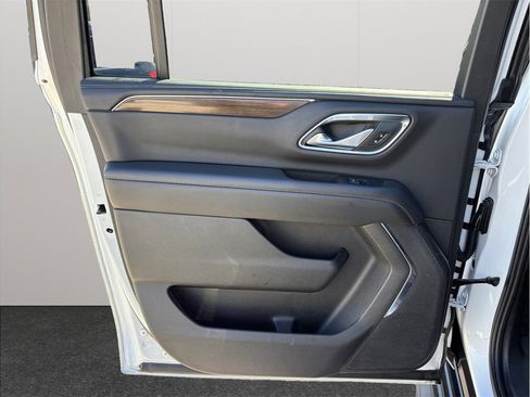 Used 2022 GMC Yukon XL SLE image 35