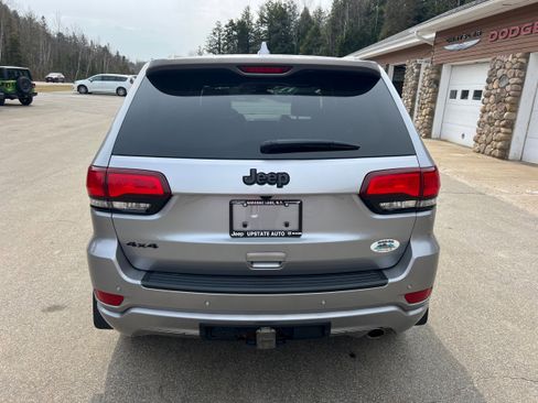 Used 2021 Jeep Grand Cherokee Laredo X AWD/4WD image 6