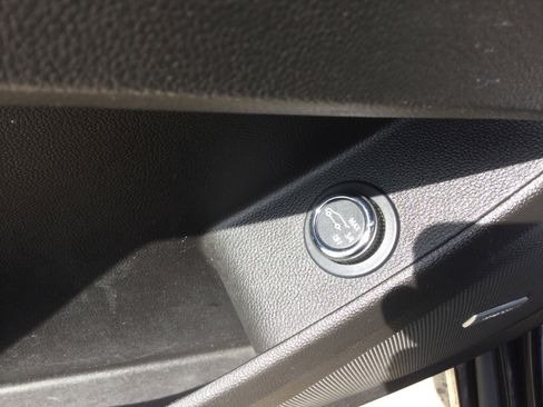 Used 2021 Chevrolet Traverse Premier w/ Redline Edition AWD/4WD image 13