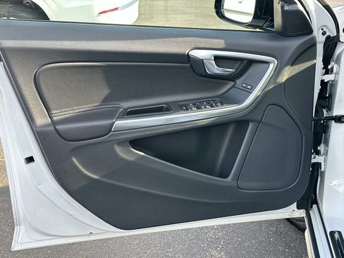 Used 2018 Volvo V60 T5 Cross Country w/ Convenience Package image 14
