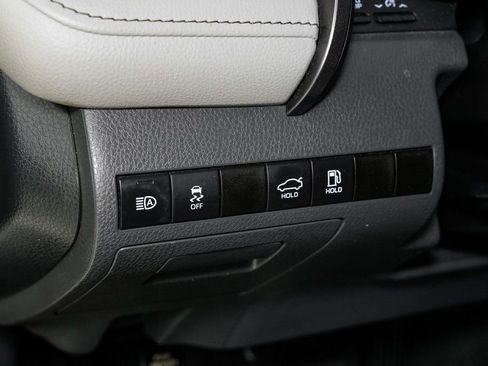 Used 2021 Toyota Camry SE image 10