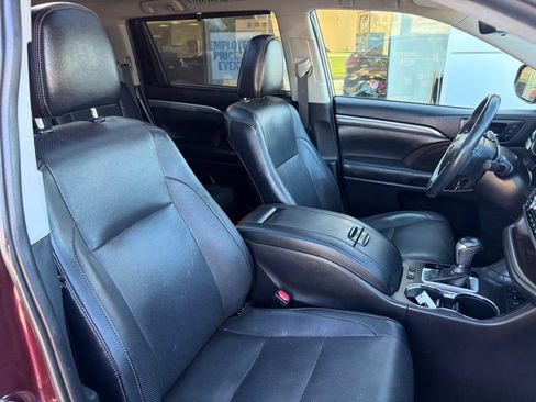 Used 2019 Toyota Highlander Limited Platinum AWD/4WD image 28