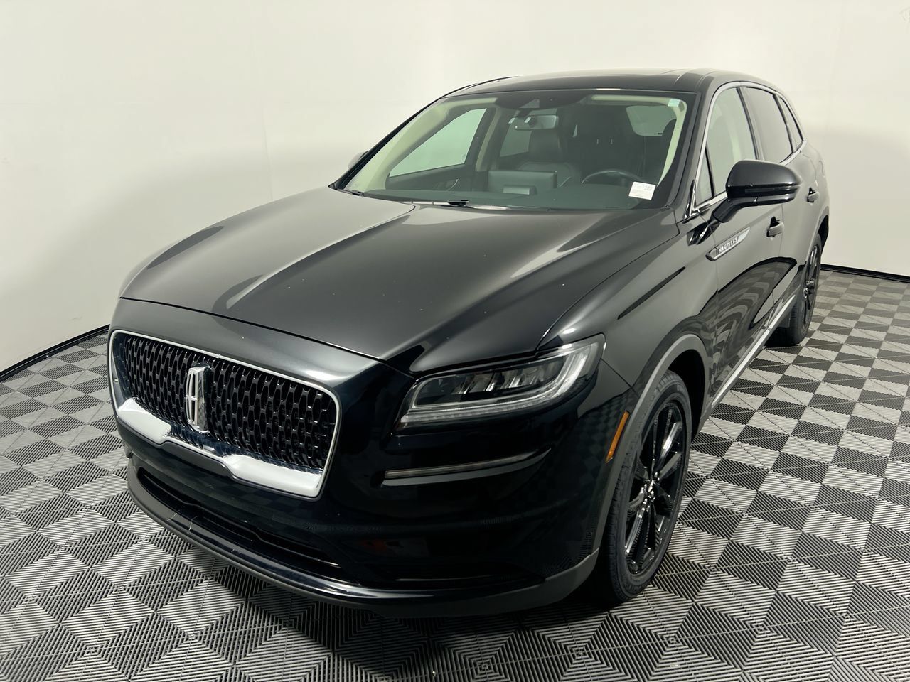 Used 2021 Lincoln Nautilus Reserve w/ Monochromatic Package AWD/4WD image 7
