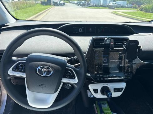 Used 2017 Toyota Prius Two FWD image 7