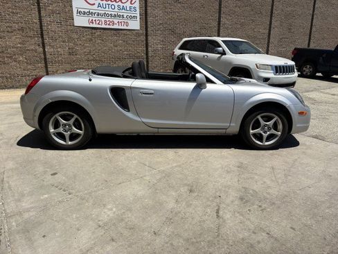 Used 2002 Toyota MR2 RWD image 3