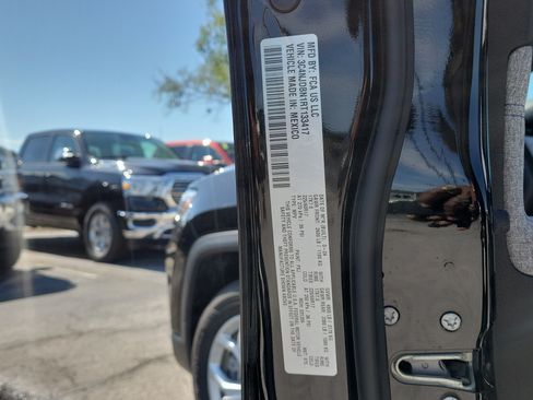Used 2024 Jeep Compass Latitude AWD/4WD image 31