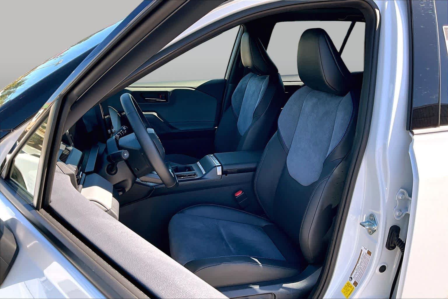 Used 2026 Toyota RAV4 XSE w/ Panoramic Sun Roof Package AWD/4WD image 9