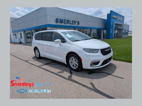 Used 2022 Chrysler Pacifica Touring-L FWD image 1