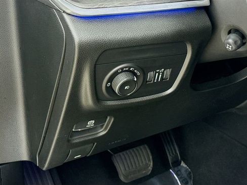 Used 2023 Jeep Grand Cherokee Overland image 10