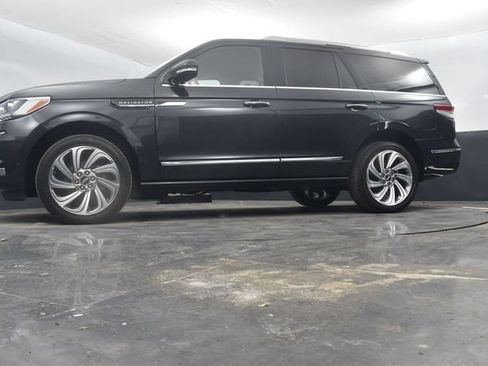 Used 2023 Lincoln Navigator Reserve AWD/4WD image 41