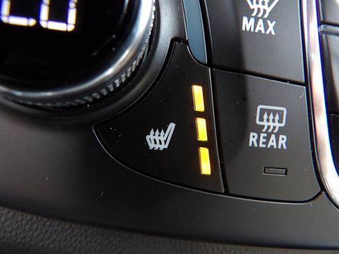 Used 2022 Chevrolet Traverse LT w/ LT Premium Package FWD image 23