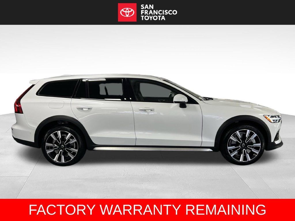 Used 2026 Volvo V60 B5 Cross Country Ultra w/ Climate Package AWD/4WD image 6